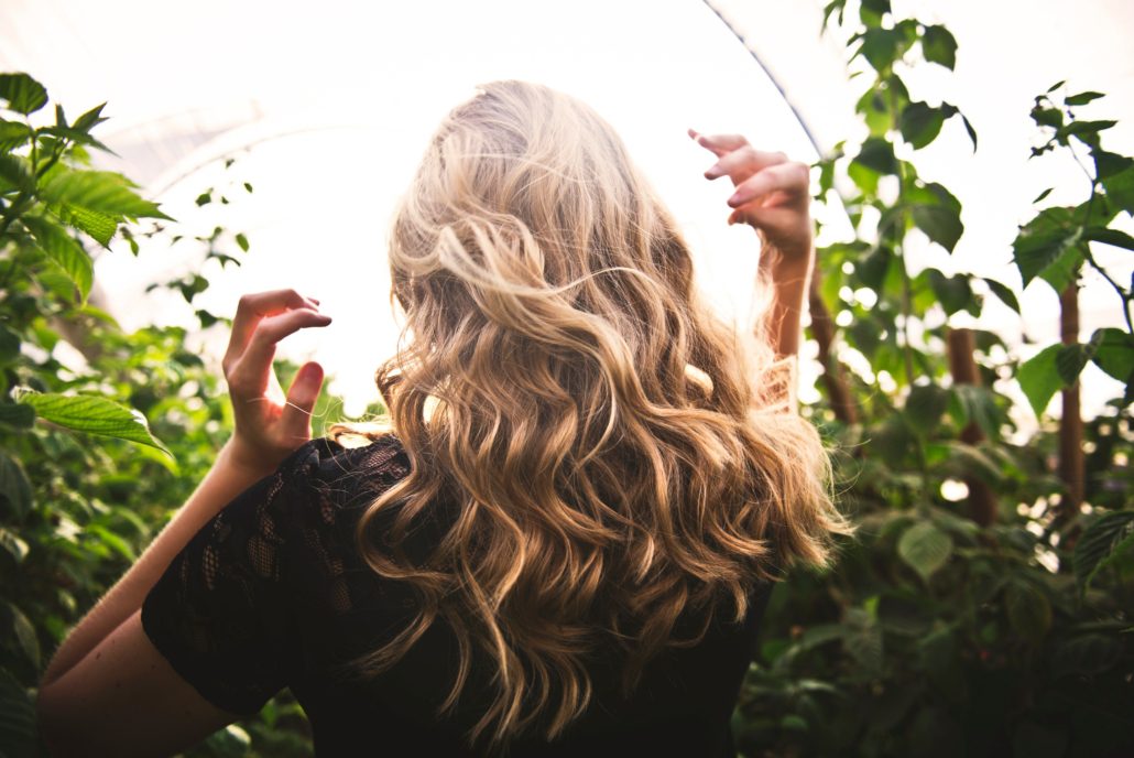 Trends Cabello Chino de TikTok: curly vs bowl method