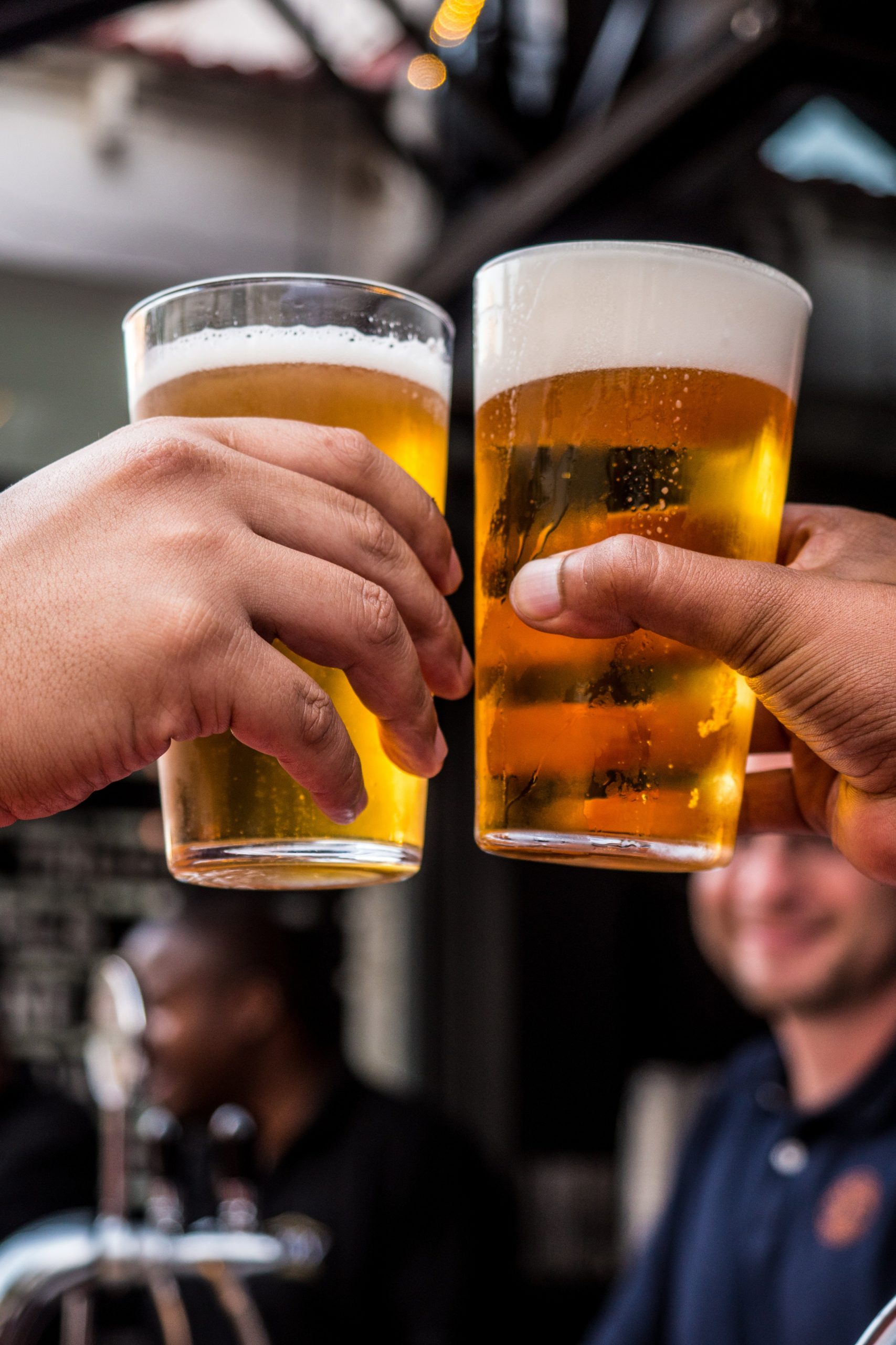 El bar donde tienes que dar un zapato como garantía