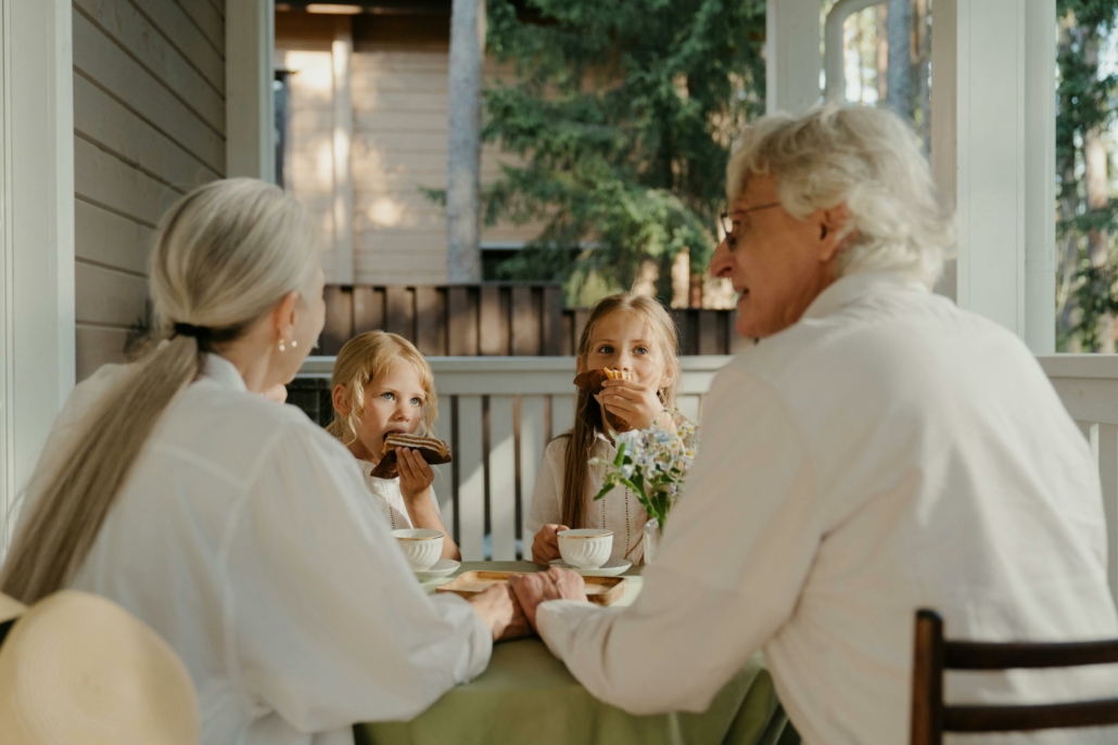 día de los abuelos, abuelos, guías, amigos, consejeros, dos fechas, 26 de julio, 28 de agosto